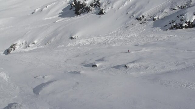 Ski Freeride film&eacute; depuis un h&eacute;licopt&egrave;re