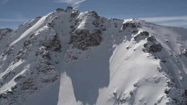 Ski Freeride film&eacute; depuis un h&eacute;licopt&egrave;re