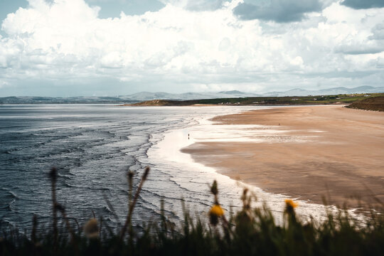 Idyllischer K&uuml;stenblick Irland Tullan Strand Panorama