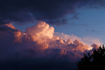 Fototapeta premium 015-049-Clouds-155-_Silhouette_of_dramatic_thunderheads_at_tw