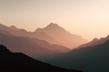 Obraz premium 015-049-Clouds-169-_Silhouette_of_mountains_glowing_with_alpi