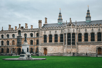 Fototapeta premium Street photography in Cambridge, Great St Mary's, King's College Chapel