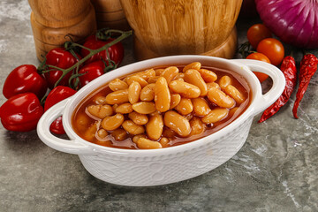 Canned beans in tomato sauce