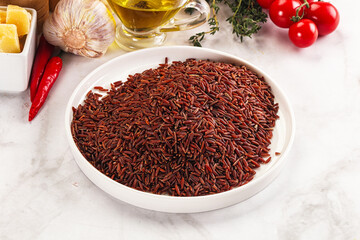 Red raw dry rice gor cooking