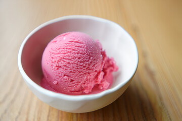 strawberry ice cream