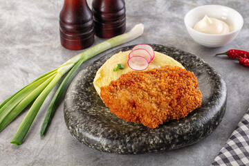 Chicken schnitzel with mashed potatoes