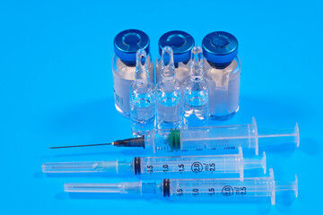 Syringe and ampoules with medicine