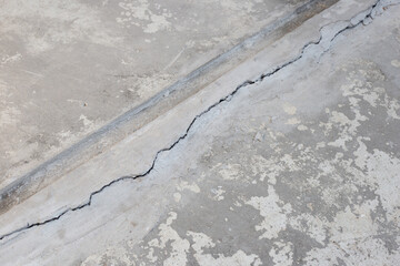 Home building problem. Cracked concrete