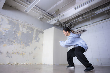 Dancing poses Dynamic dancers dancing down Hip-hop and other fashionable street fashions