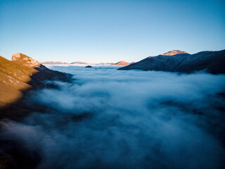 Sea of ​​clouds on the Qinghai-Tibet Plateau in China