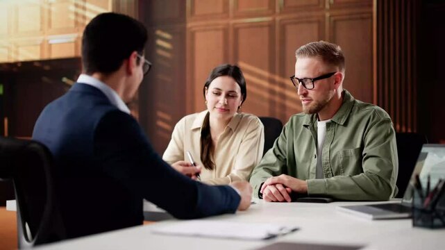 Family Divorce Lawyer Consulting Family