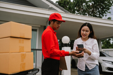 A cheerful delivery person in uniform hands a cardboard box to a smiling customer at her doorway, representing modern e-commerce in Thailand.