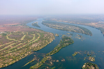 Sambesi Fluss oberhalb von Victoria Falls bei Trockenheit