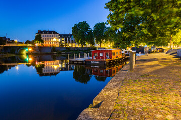 Les bords de l'Erdre au petit matin à Nantes - The banks of the Erdre river at Nantes