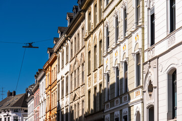 Straßenzug mit Altbauten aus der Gründerzeit in Wuppertal, Deutschland