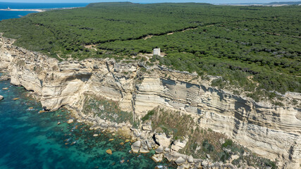Acantilados del parque natural de la Breña en el municipio de Barbate, España