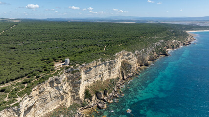 Acantilados del parque natural de la Breña en el municipio de Barbate, España