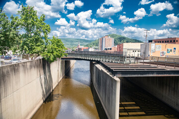 Canal in the center of Old Town Cumberland, Moreland.