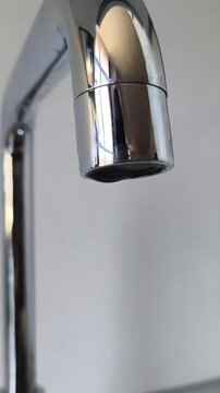 Grifo agua goteo lento con perdida de agua