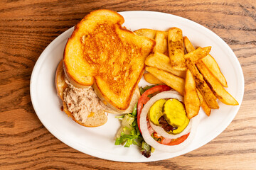 tuna melt sandwich