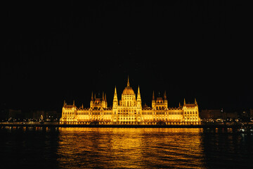Fototapeta premium Stunning Night View of Budapests Beautifully Illuminated Parliament Building Against the Night Sky