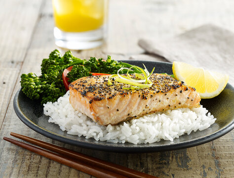 Salmon with white rice and vegetables