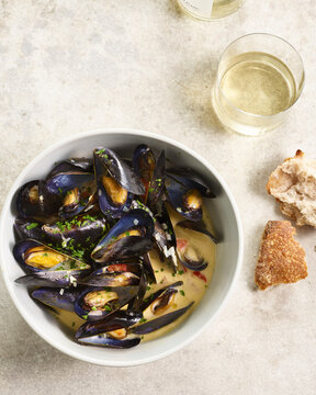 Mussel stew in broth