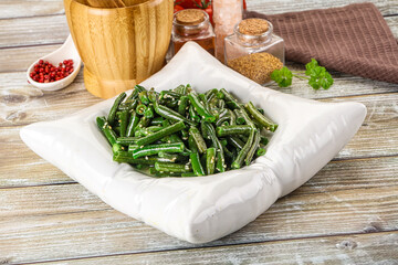 Green bean salad with sesame seeds