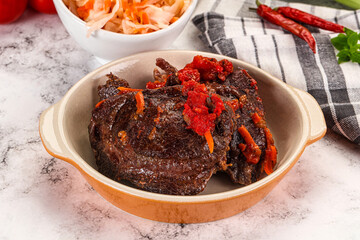Baked beef cheeks with vegetables