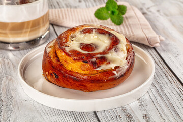 Glazed cinnabon swirl with icing