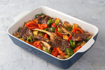 Oven-grilled lamb chops with sautéed vegetables such as potatoes and peppers