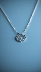 Fototapeta premium silver necklace with a heart on it