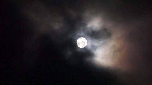 おぼろ月 Stock ビデオ : HD および 4K のビデオクリップ 56 本