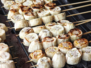 Grilled bananas at the market