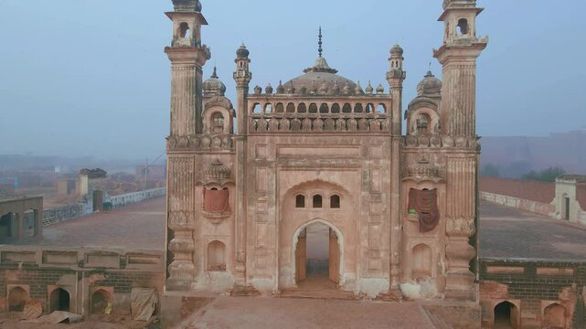 Drwar Mosque in Fog.
Jamia Mosque of Drawar during winter foggy days.