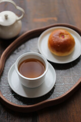 あんぱんとキンモクセイ烏龍茶