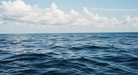 Fototapeta premium Serene Ocean Vista: A Captivating Seascape Under a Cloudy Sky