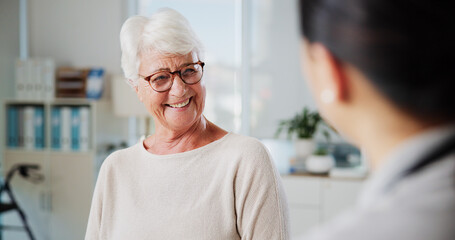 Obraz premium Physiotherapy, smile and old woman in office, consultation and healing with feedback. Professional, medical and elderly patient with appointment, recovery or help with wellness, support or healthcare