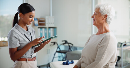 Obraz premium Physiotherapy, tablet and woman with mature patient with medical results, consulting and mobility. Physical therapy, chiropractor and person on digital tech for diagnosis, treatment or rehabilitation