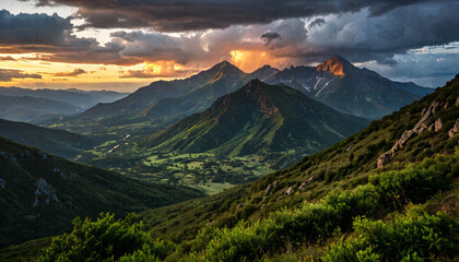 Fototapeta premium Le coucher du soleil dans la montagne