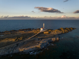 Faro de Favaritx al atardecer en la Isla de Menorca, Baleares