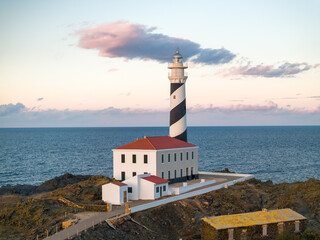 Faro de Favaritx al atardecer en la Isla de Menorca, Baleares