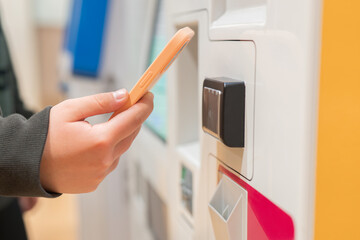 Airport ticket kiosk interaction with mobile device