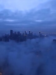 Obraz premium City skyline shrouded in mist