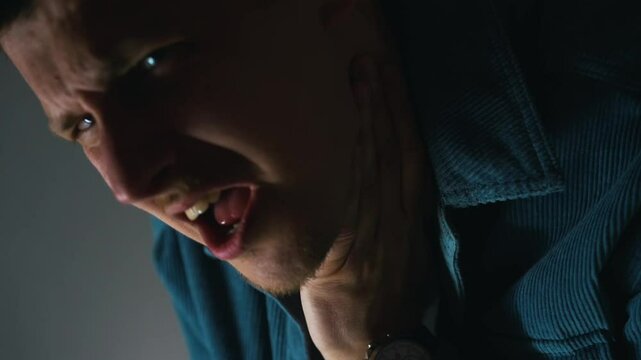 A man experiences tightness and the inability to breathe due to allergies.
Vinca swelling and allergic reaction.
Choking man.
Lack of oxygen in the body.
Choking, oxygen, pain, swelling, allergies