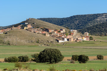 VISTA DE LA POBLACIÓN DE ALMOHAJA. TERUEL. ESPAÑA