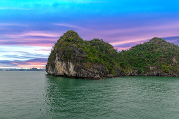 Fototapeta premium Halong Ha Long Bay Hanoi this Vietnamese wonder is littered with mountains and Rock cliffs popping out of the ocean, lush green mountains in Vietnam