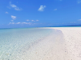 Obraz premium 竹富島・コンドイ浜の「幻の浜」（沖縄県竹富町）