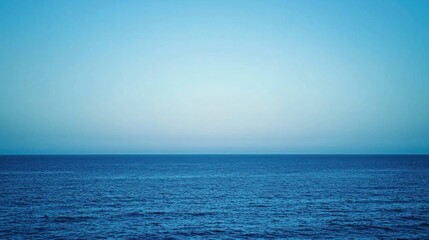 Obraz premium A clear sky gradient fading from light blue to deeper navy