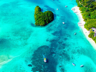 石垣島・川平湾（沖縄県石垣市）